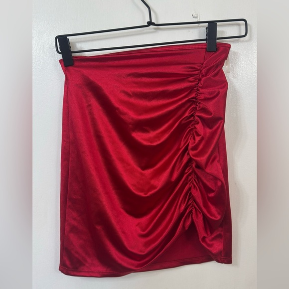 Windsor Shiny Red Ruched Satin Mini Skirt with Side Notch - Picture 4 of 4